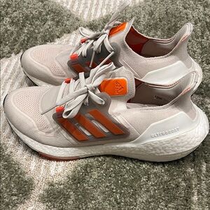 Men’s Adidas UltraBoost 22 Light Tan and Bright Orange Sneakers Size 8.5